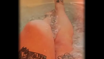 Hmmm which is the better view what’s in the water or the overlook from the jacuzzi who wanna play