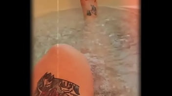 Hmmm which is the better view what’s in the water or the overlook from the jacuzzi who wanna play