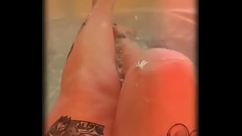 Hmmm which is the better view what’s in the water or the overlook from the jacuzzi who wanna play