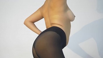 Creamydanielle is masturbating her pussy