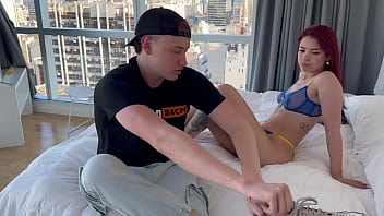 Me follo a johabettina la novia de mi hermano cofla cuando nos deja solos espero que nunca se lo diga