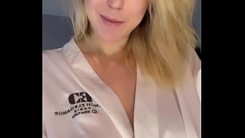 Teaser viens me voir sauter sur une bonne queue dans la douche j’ai