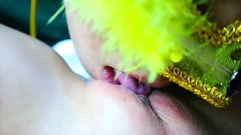 เลียหีนักเรียนมัธยมปลายเยี่ยวแตกคาปาก ninewthai