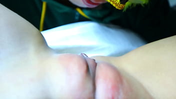 เลียหีนักเรียนมัธยมปลายเยี่ยวแตกคาปาก ninewthai