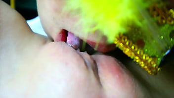 เลียหีนักเรียนมัธยมปลายเยี่ยวแตกคาปาก ninewthai