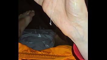 Sexygamermomma licks up every drop after perfect handjob