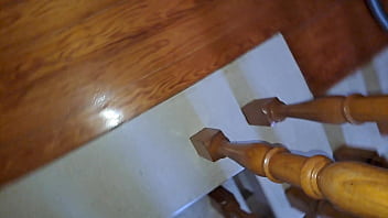 Criada latina follada en las escaleras