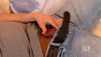 Young babe's deepthroat blowjob