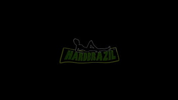 Beatriz martinelli na pele e no pelo com preto dotado