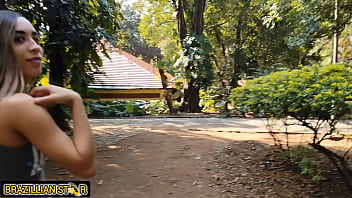 A novinha me chamou pra comer ela no mato