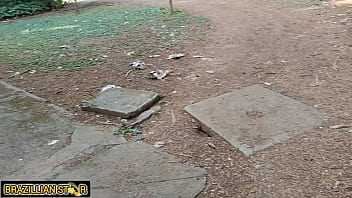 A novinha me chamou pra comer ela no mato