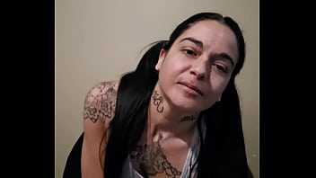 Petite emy angel se caresse