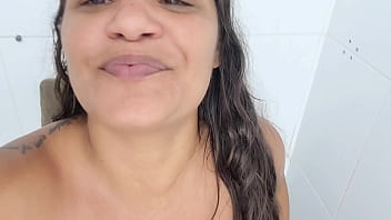 Paty bumbum usando varinha magica e gozando consolo