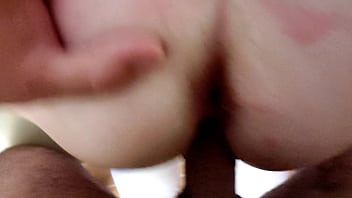 De gatinhas a explorar os buracos