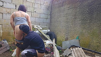 Meia prima disse que era só olhar mas olha o que virou " em um terreno baldio