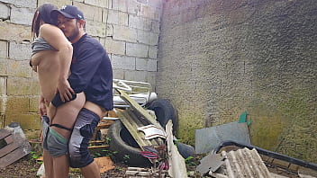 Meia prima disse que era só olhar mas olha o que virou " em um terreno baldio