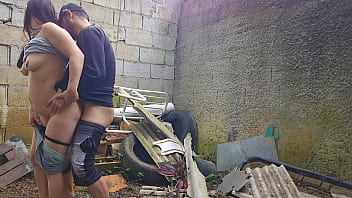 Meia prima disse que era só olhar mas olha o que virou " em um terreno baldio