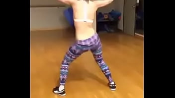 Perfect white ass twerk