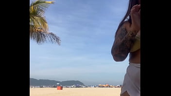 Nem percebi que esse shorts está marcando a minha xota