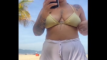 Nem percebi que esse shorts está marcando a minha xota