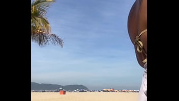 Nem percebi que esse shorts está marcando a minha xota