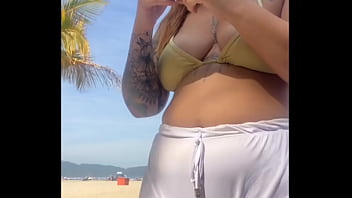 Nem percebi que esse shorts está marcando a minha xota