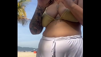 Nem percebi que esse shorts está marcando a minha xota