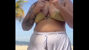 Nem percebi que esse shorts está marcando a minha xota