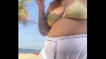 Nem percebi que esse shorts está marcando a minha xota