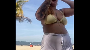 Nem percebi que esse shorts está marcando a minha xota