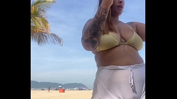 Nem percebi que esse shorts está marcando a minha xota