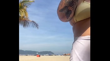 Nem percebi que esse shorts está marcando a minha xota