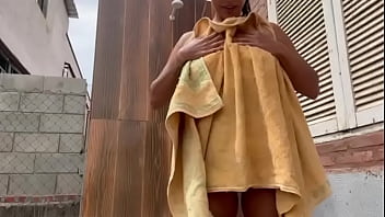 Leaked video of country girl taking a bath and showing it to her neighbors