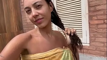Leaked video of country girl taking a bath and showing it to her neighbors