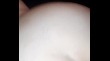 Rebotando en sus nalgotas