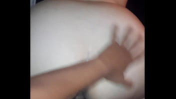 Rebotando en sus nalgotas