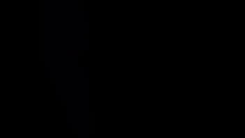 Claudia culona gigante meando en su casa