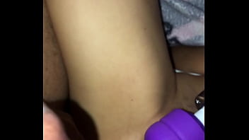 Pele branca levando socada forte