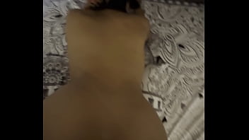 Vacunando a chica con buen derrier