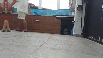 Morena casada esperou o marido sair de casa para dar a buceta para o piscineiro Morena casada esperou o marido sair de casa para dar a buceta para o piscineiro