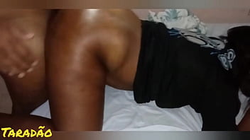 Socando na preta de quatro