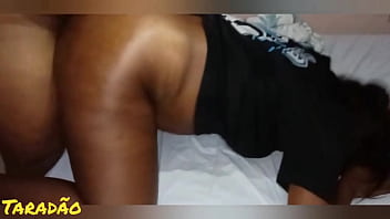 Socando na preta de quatro