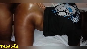 Socando na preta de quatro