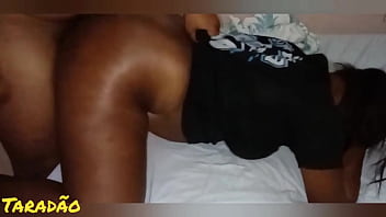 Socando na preta de quatro