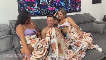 Dei minha amiga gostosa pro meu marido e ela pediu leitinho na boquinha