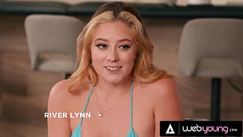 Naughty girls have threesome on vacation