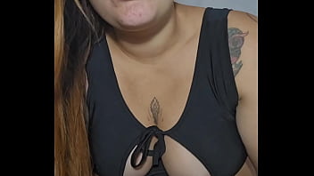 Soquei o consolo no cuzinho pra facilitar pro meu marido quando for me comer