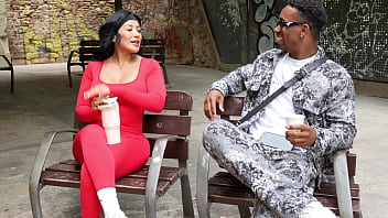 Me traigo un desconocido a casa para que me culee bien duro