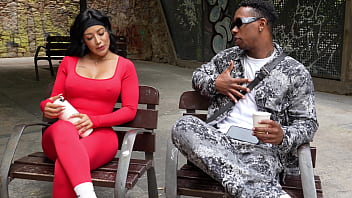 Me traigo un desconocido a casa para que me culee bien duro