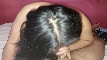 Mis cuerdas vocales temblaron con cada pulso de su pene una sinfonía de placer inarticulado